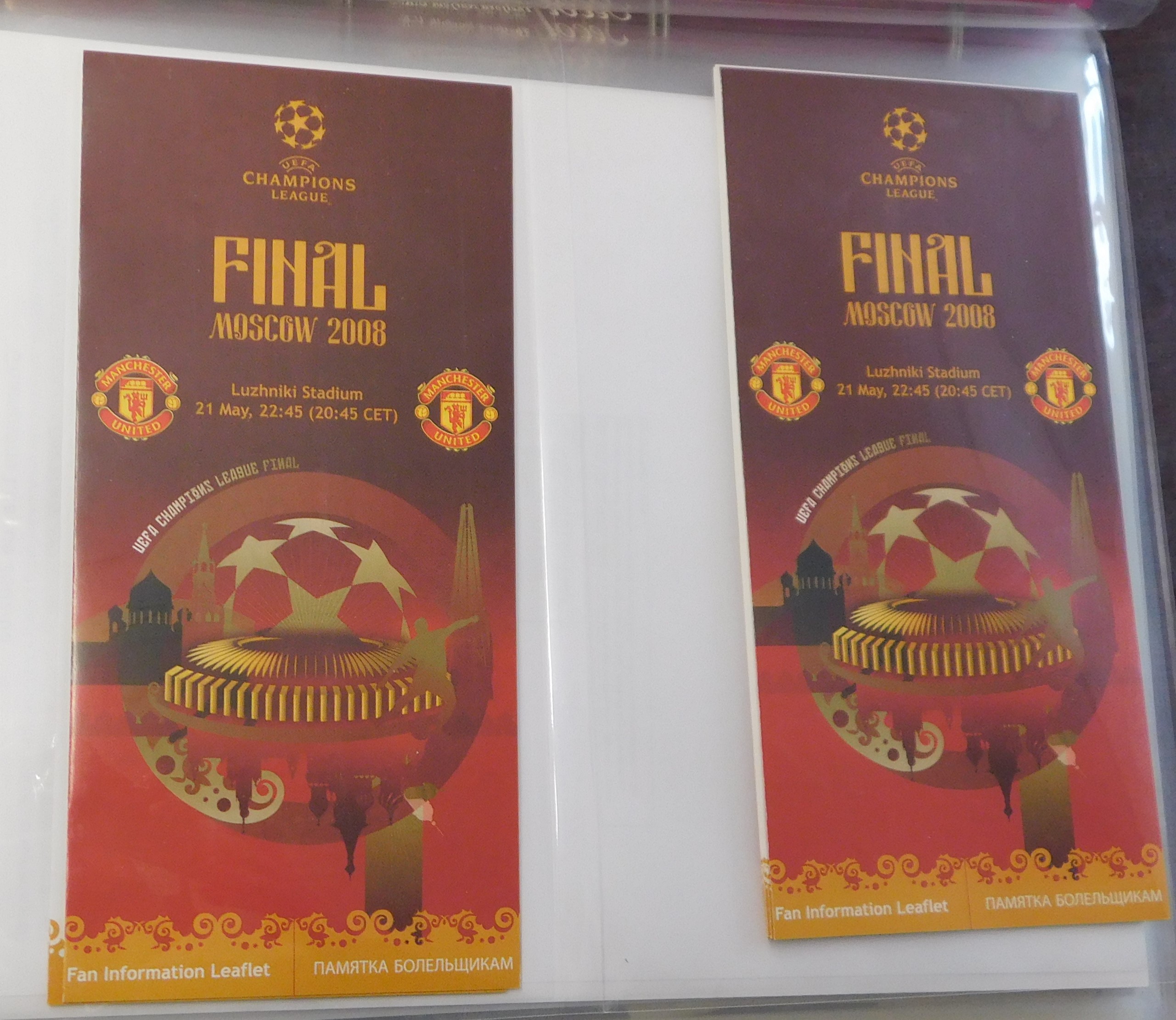 A binder of items chronicling Manchester United's Champions League victory over Chelsea in Moscow on - Bild 2 aus 4