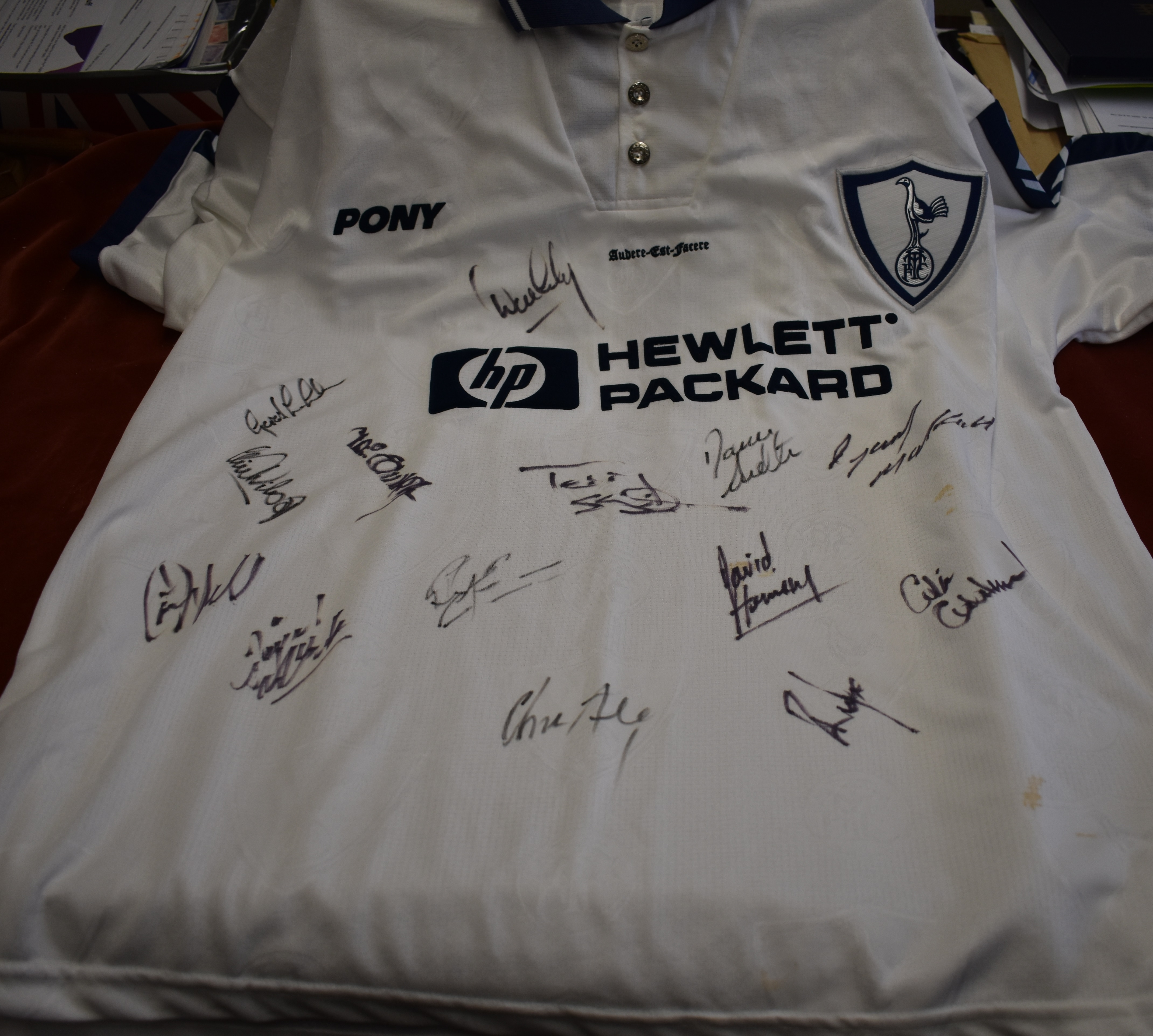 Teddy Sheringham Tottenham signed replica shirt with 14 signatures of the Spurs squad from either