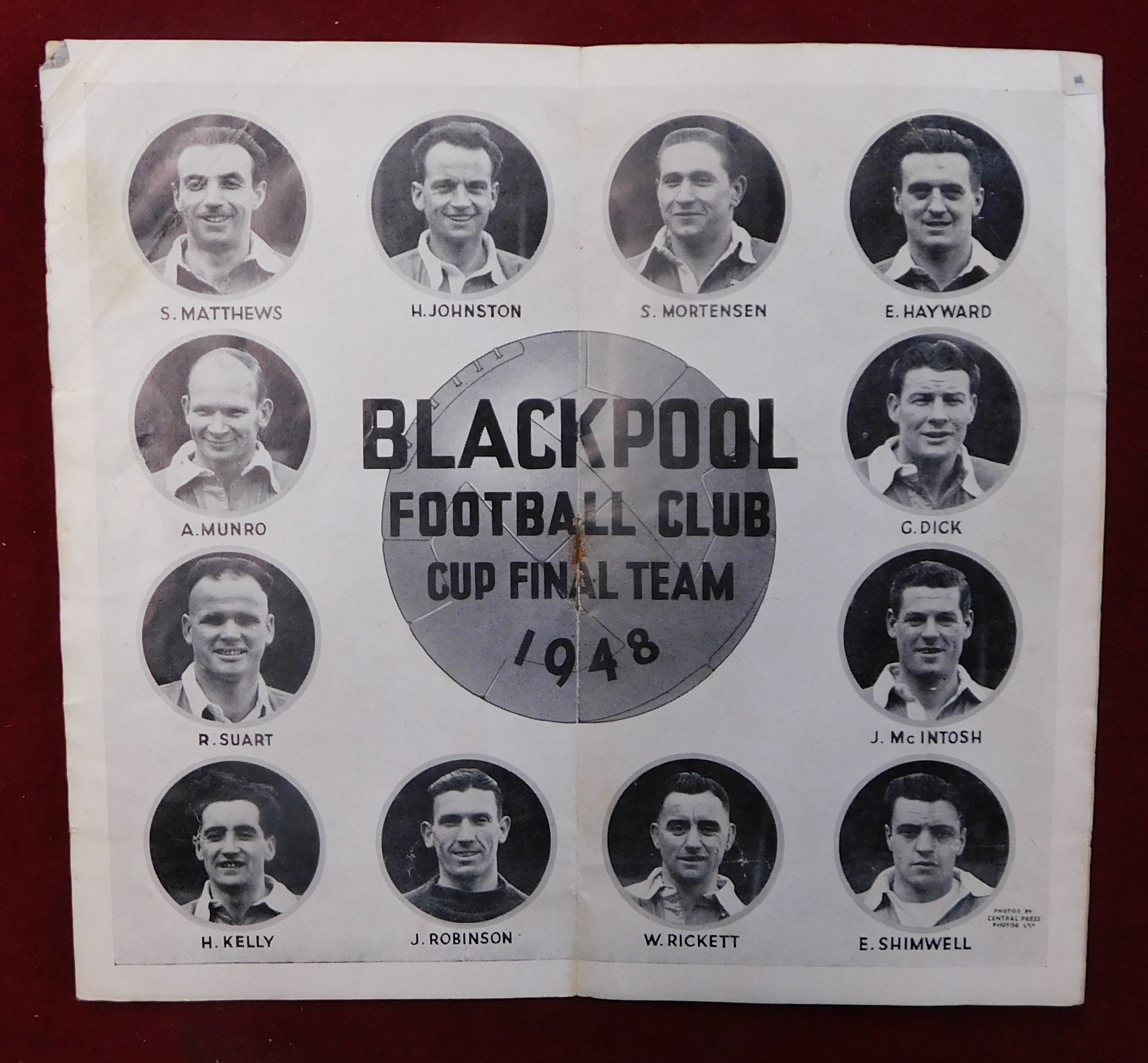 Blackpool v Manchester United 1948 FA Cup Final. A magnificent selection of ephemera from the 1948 - Image 13 of 19