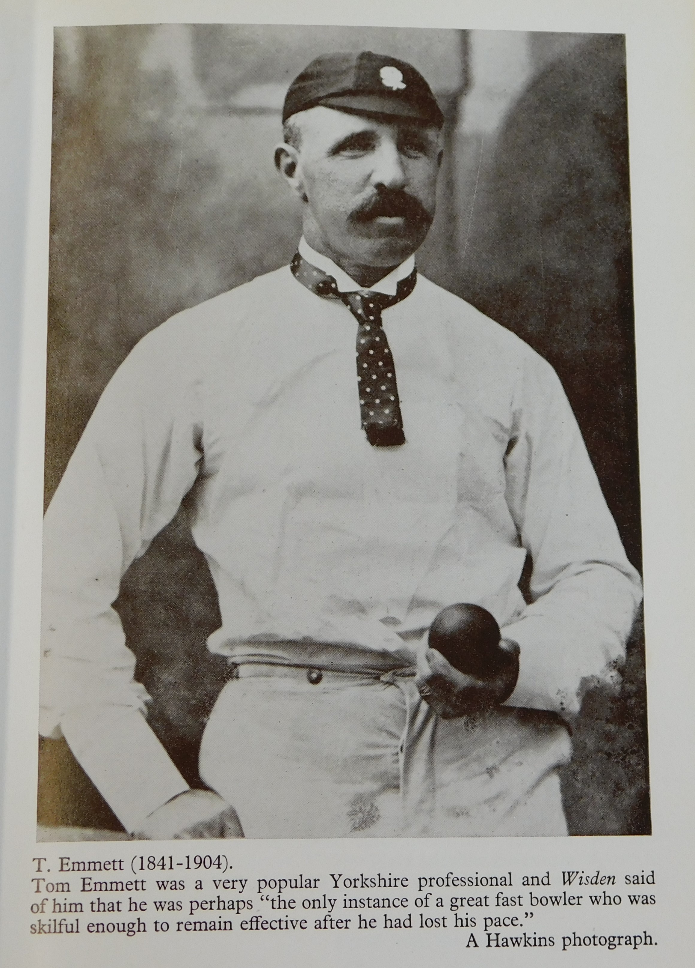 A range of softbacks, with Jack Robertsons Benefit Book, Cricketers from Pakistan, Rothmans Test - Image 6 of 12