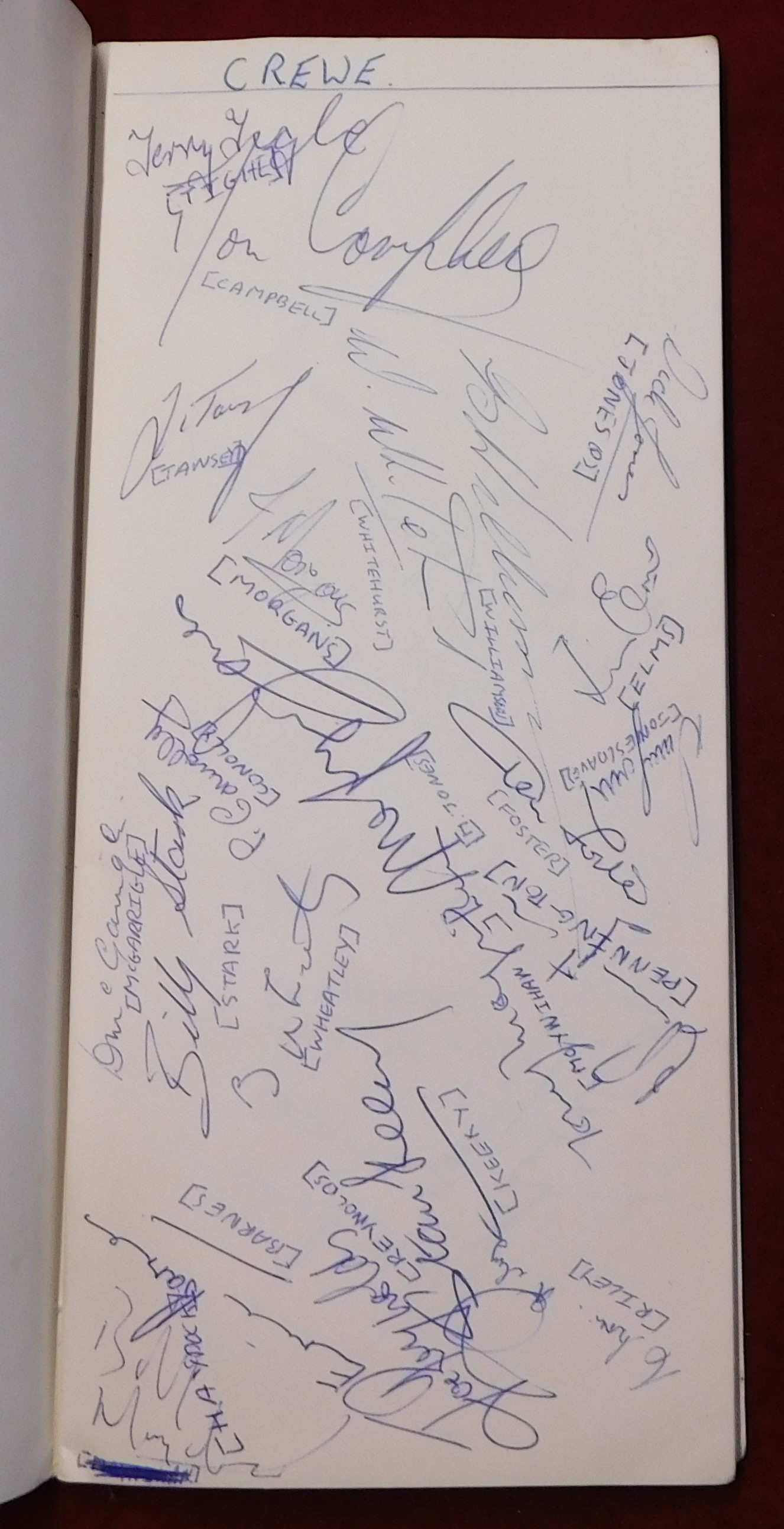 An autograph book with 120+ autographs from the 1959/60 and 1960/61 seasons featuring many clubs - Image 2 of 5