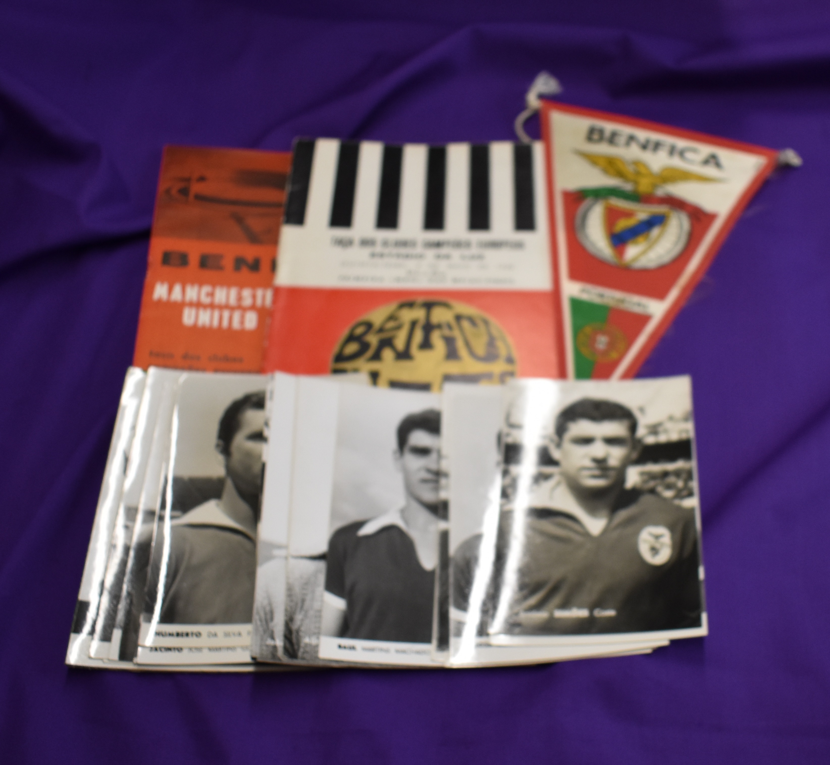 Benfica- 24 Postcards of the great players in the 1960s to include Eusebio, Torres, Simoes, Jose