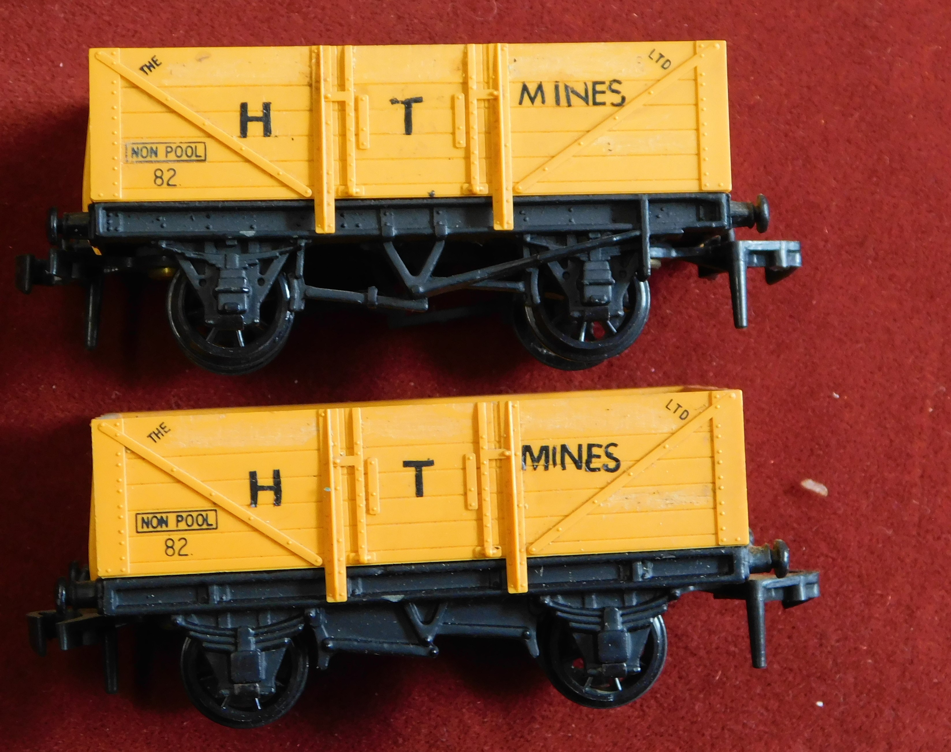 Hornby Dublo 'OO' Gauge 12x various coaches and wagons, pre-owned in box good condition - Image 7 of 9