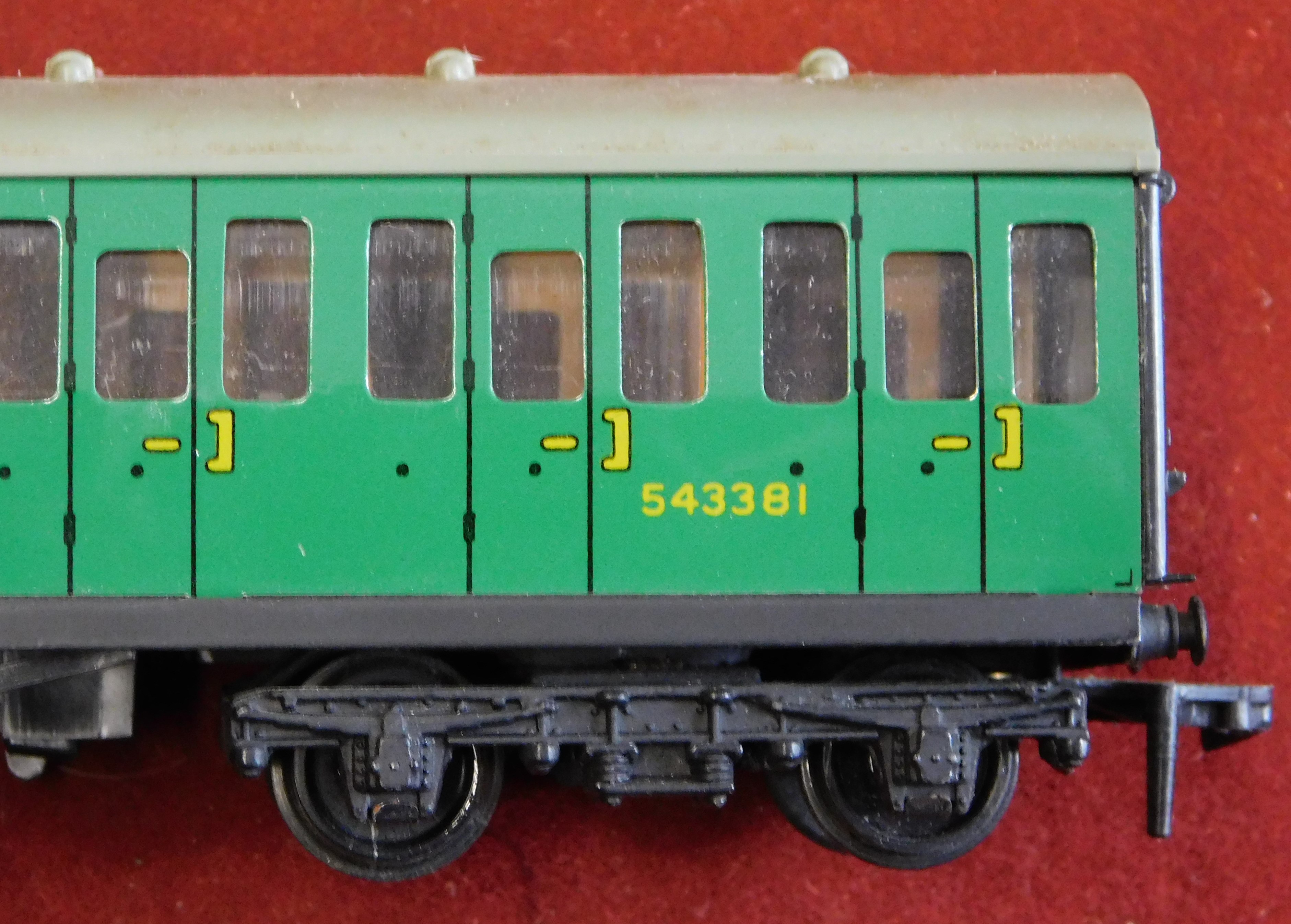 Hornby Dublo 'OO' Gauge Platform Extension with wall and set of railers, 1x D20 Restaurant Car - Image 3 of 6