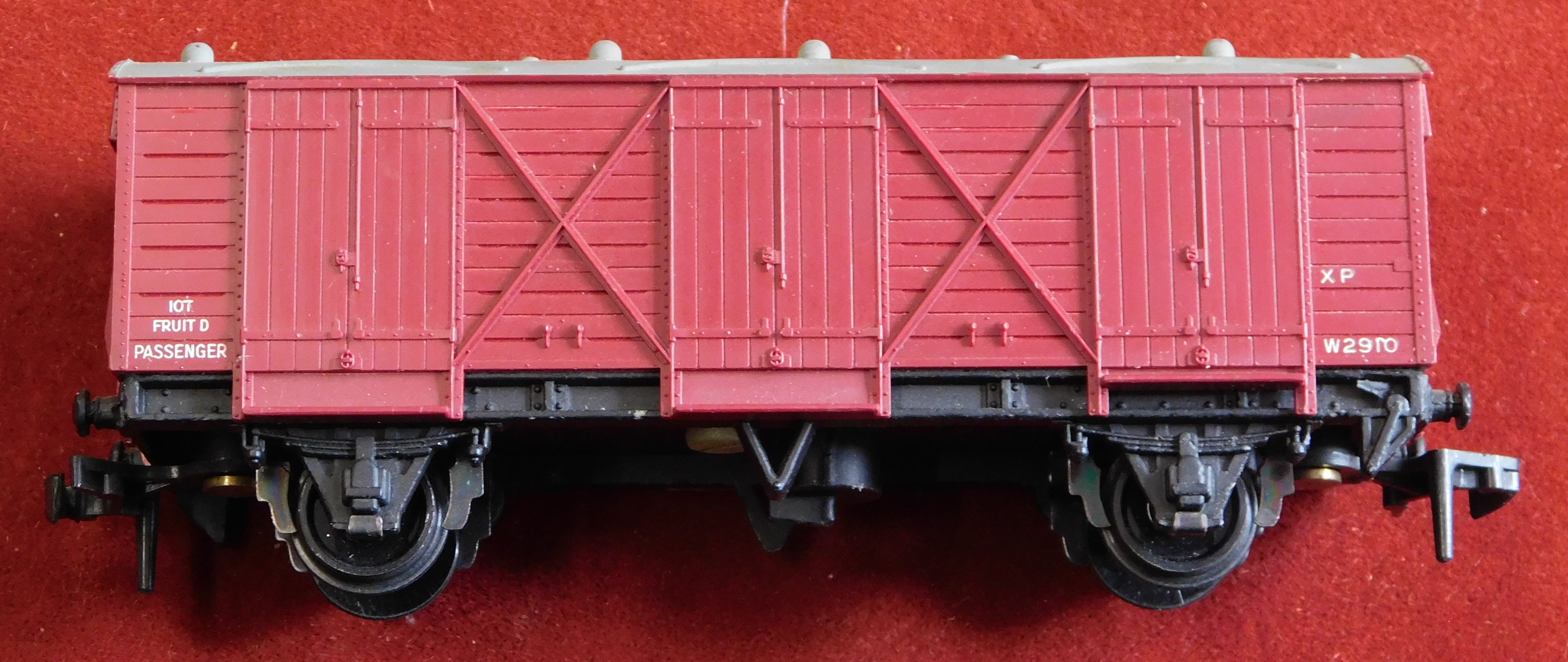 Hornby Dublo 'OO' Gauge 12x various coaches and wagons, pre-owned in box good condition - Image 6 of 9