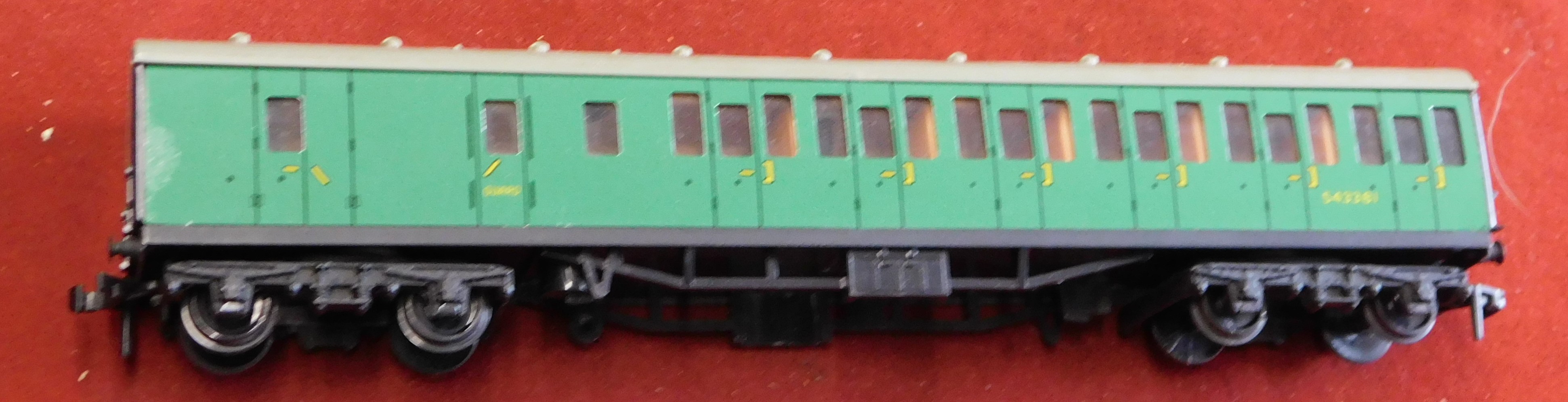 Hornby Dublo 'OO' Gauge Platform Extension with wall and set of railers, 1x D20 Restaurant Car - Image 4 of 6