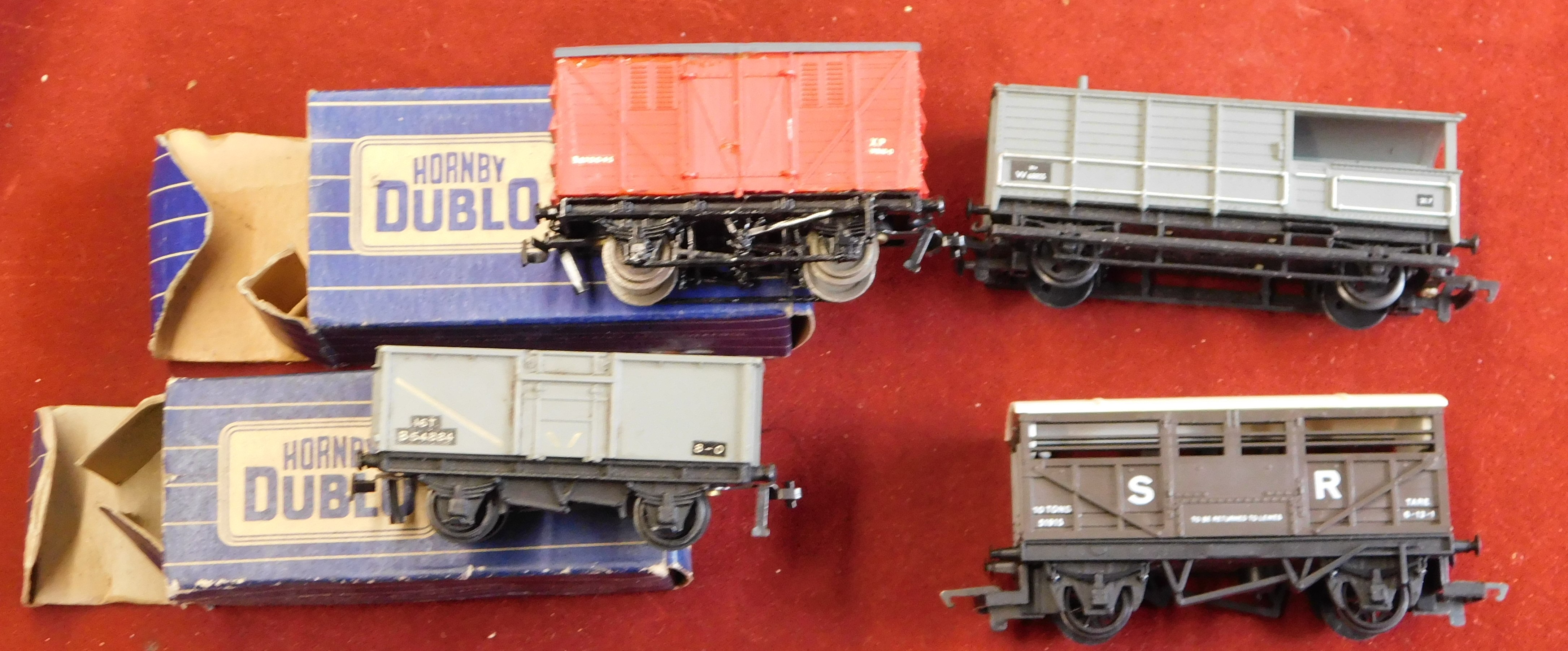 Hornby Dublo 'OO' Gauge 4x various locomotives, 4x various wagons and coaches - Image 2 of 6