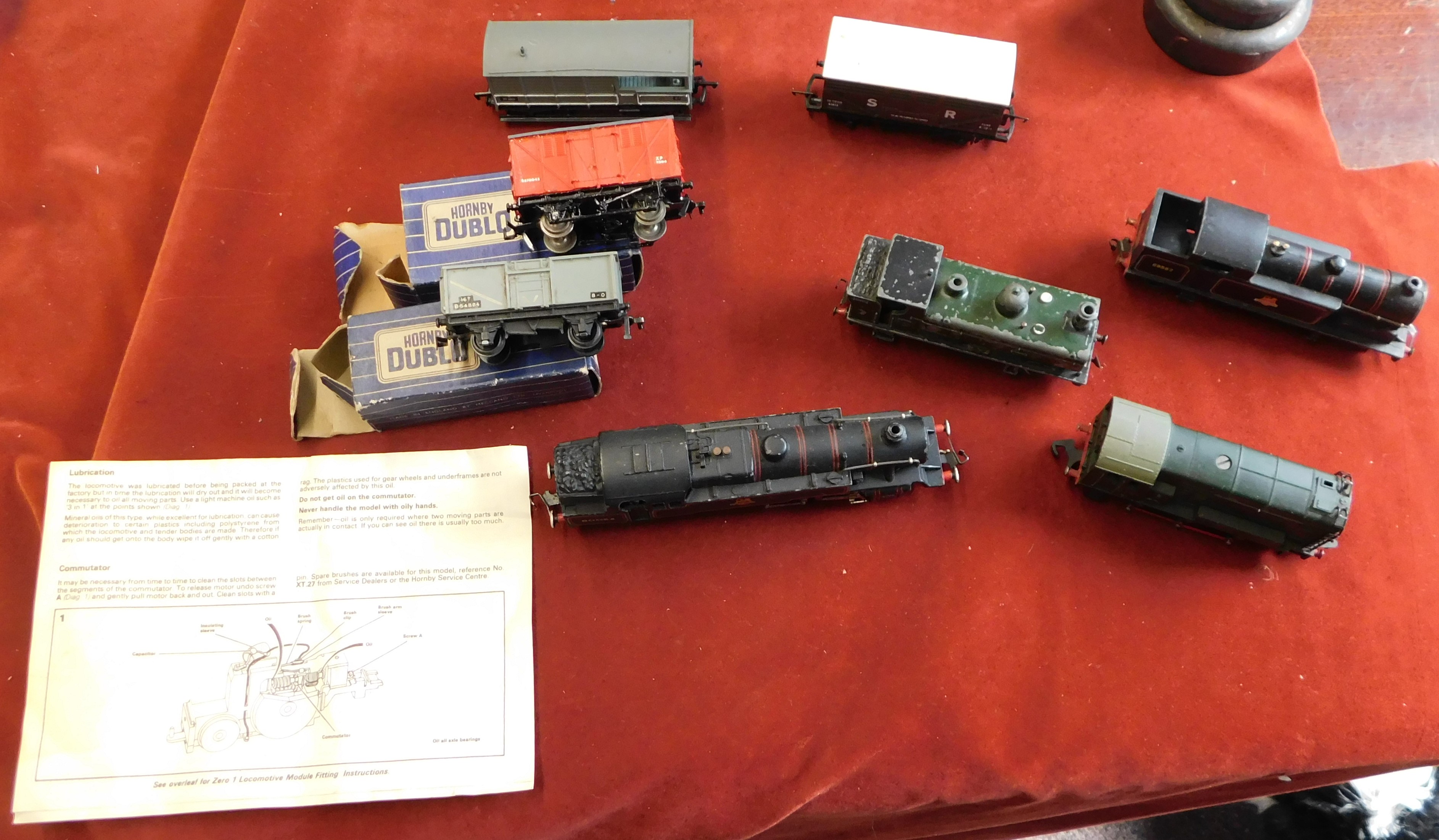 Hornby Dublo 'OO' Gauge 4x various locomotives, 4x various wagons and coaches