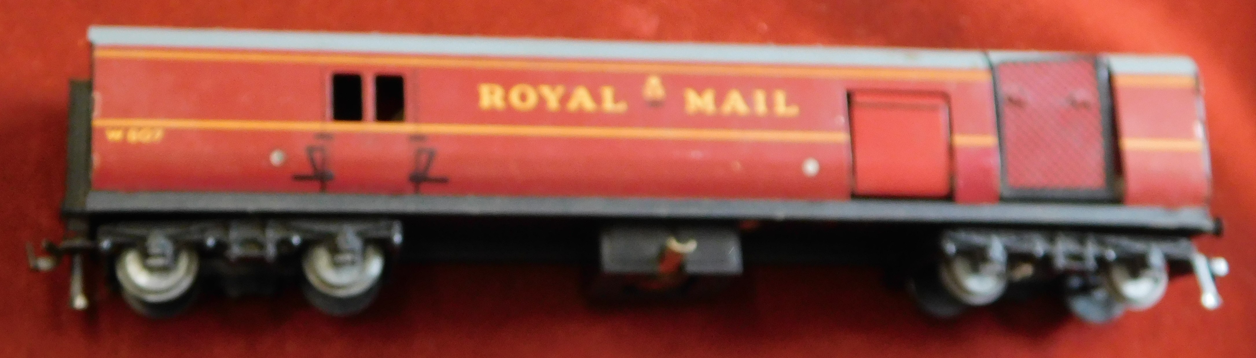 Hornby Dublo 'OO' Gauge 3400 T.P.O mail van set 2x classic coaches - Image 7 of 8