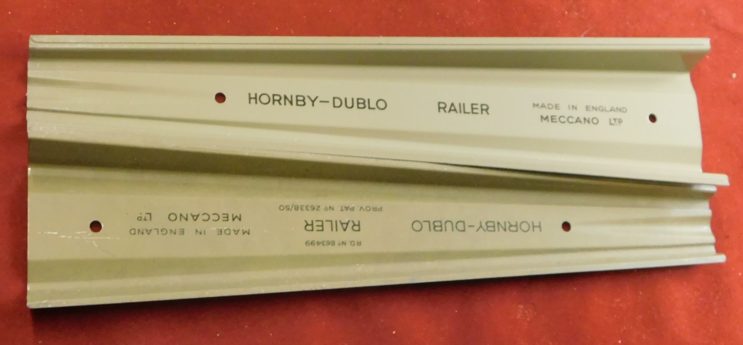 Hornby Dublo 'OO' Gauge Platform Extension with wall and set of railers, 1x D20 Restaurant Car - Image 5 of 6