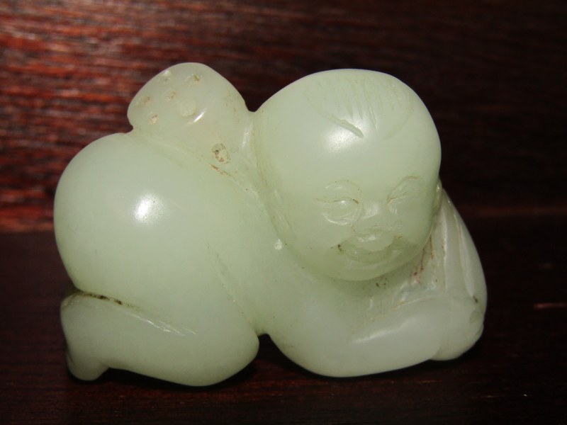 JADE FIGURE OF AN INFANT CRAWLING