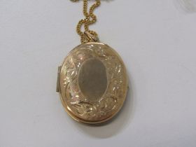 GOLD LOCKET ON FINE LINK CHAIN, 9ct gold oval foliate engraved locket on a 16inch fine link chain,