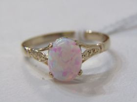 9ct YELLOW GOLD OPAL SOLITAIRE STYLE RING, size O