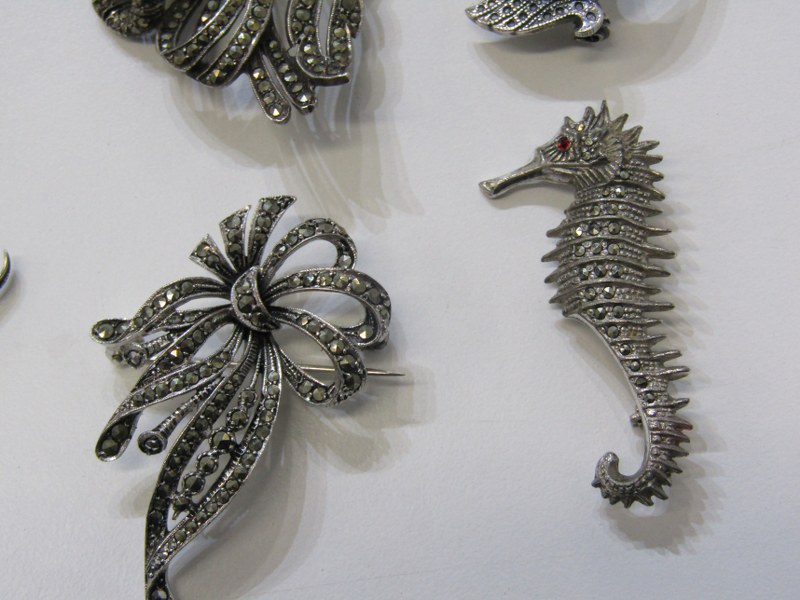 SELECTION OF SILVER & MARCASITE JEWELLERY, including floral pattern, leaf pattern, seahorse and - Image 4 of 5