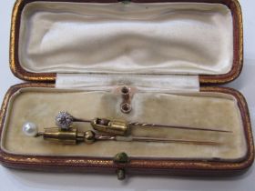 VINTAGE STICK PINS, 2 yellow metal stick pins, 1 set a solitaire diamond approx. 0.4 carat, other