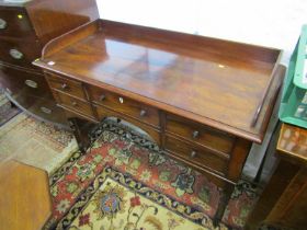 VICTORIAN MAHOGANY KNEEHOLE DESK, 5 short drawers with tapering turned legs and original knop