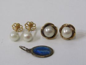 SMALL SELECTION OF GOLD & YELLOW METAL ITEMS including earrings and pendant