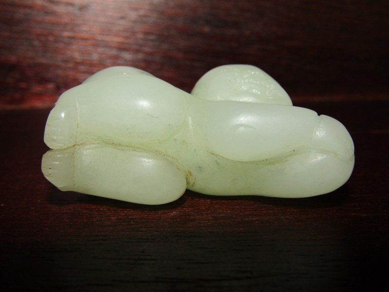 JADE FIGURE OF AN INFANT CRAWLING - Image 3 of 4