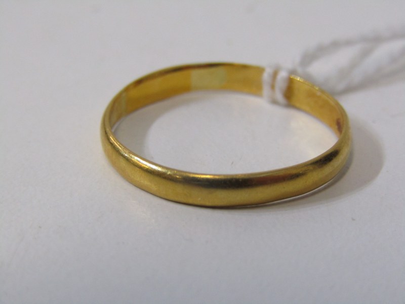 22ct GOLD WEDDING BAND, size T, approx 2.3 grams