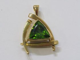 UNUSUAL LARGE 18ct YELLOW GOLD PERIDOT PENDANT, trillion cut peridot in excess of 15 carat in