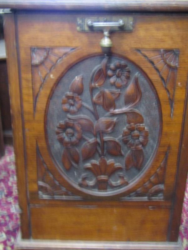 PURDONIUM, oak Arts & Crafts podium with carved floral decoration in relief, 36cm - Image 2 of 3