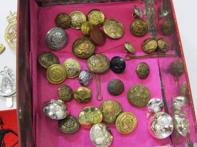 MILITARY BUTTONS & BADGES, tin of assorted military buttons and cap badges, WWI silver war badge, - Image 6 of 6