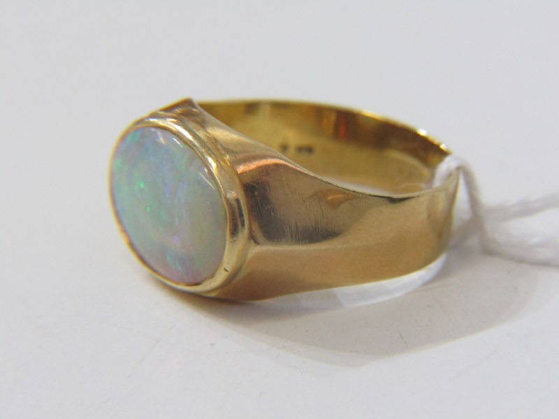 LARGE OPAL RING, 18ct heavy yellow gold ring set with cabochon style opal, ring size Q. 6.2 grams - Image 2 of 8