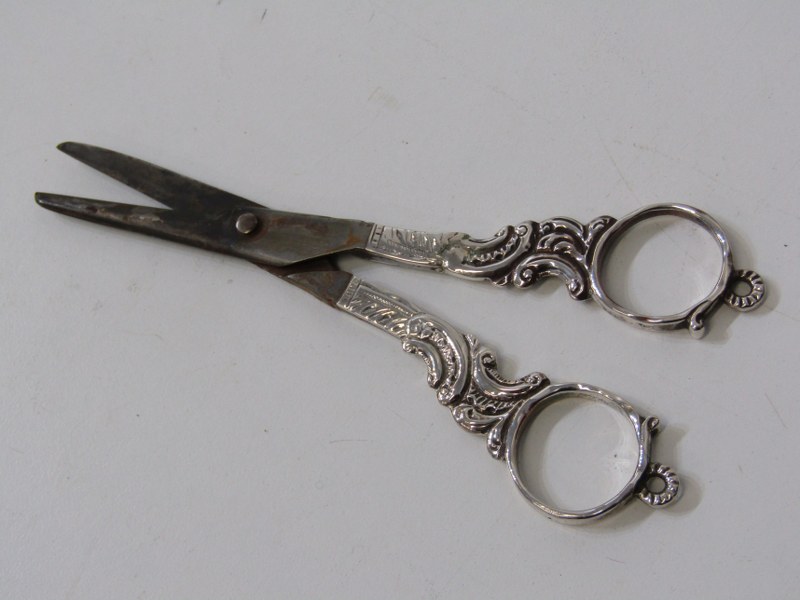 ANTIQUE SILVER SUGAR NIPS, initialled CDE 12cms length hallmarks indistinct, also silver mounted - Image 6 of 9