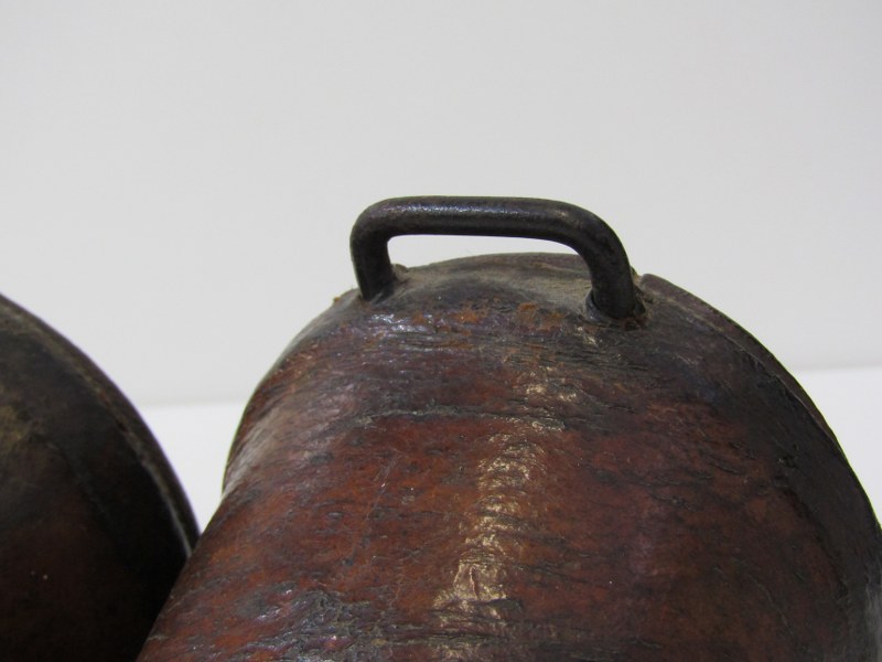 ANTIQUE LEATHER STIRRUPS, pair of brown leather stirrups, possibly oriental - Image 4 of 6