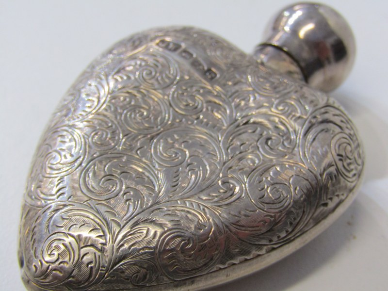 SILVER SCENT BOTTLE, heart shaped foliate decorated silver scent bottle, maker GW possibly London - Image 6 of 6