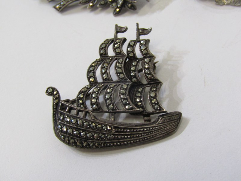 SILVER MARCASITE BROOCHES, collection of silver brooches, including marcasite galleon style - Image 5 of 5