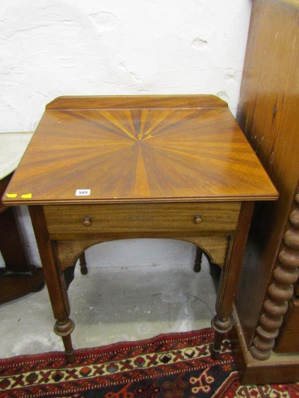 ARTS & CRAFTS DESIGN SIDE TABLE, fitted 1 drawer on fluted legs, with inlaid starburst top, 62cm