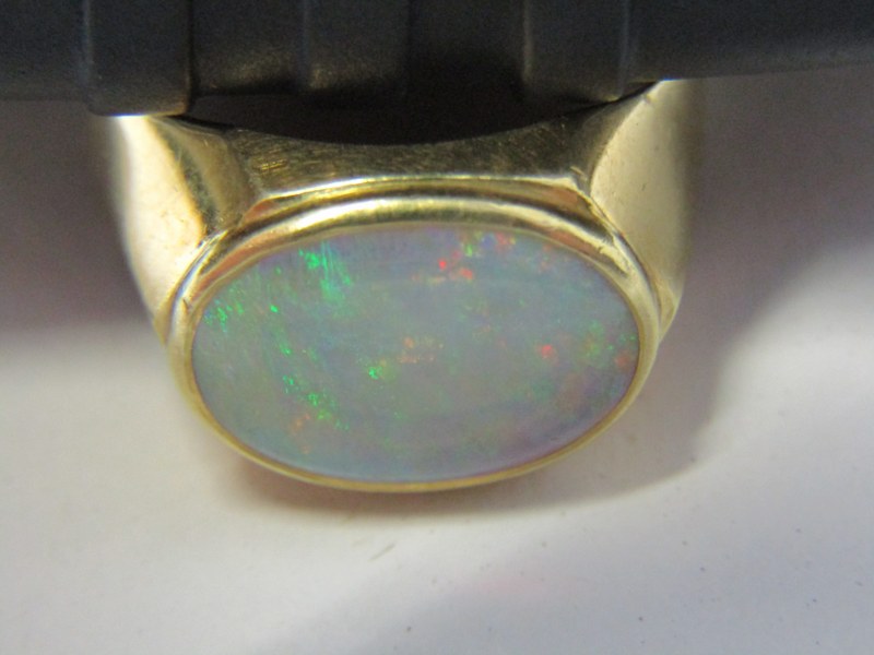 LARGE OPAL RING, 18ct heavy yellow gold ring set with cabochon style opal, ring size Q. 6.2 grams - Image 7 of 8