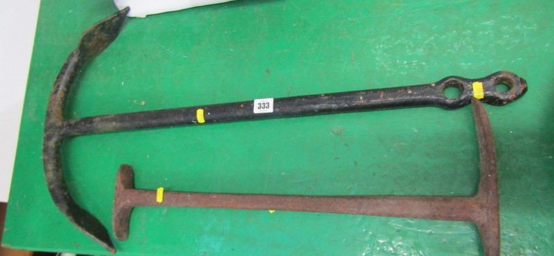 CAST IRON ANCHOR, 81cm, together with metal shoe last