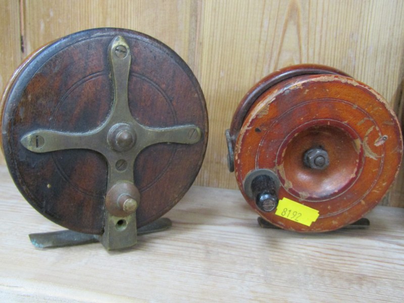 ANTIQUE FISHING, 4 assorted wooden reels, The Millwards Starback Pickup fly reel, 5", also a - Image 2 of 5