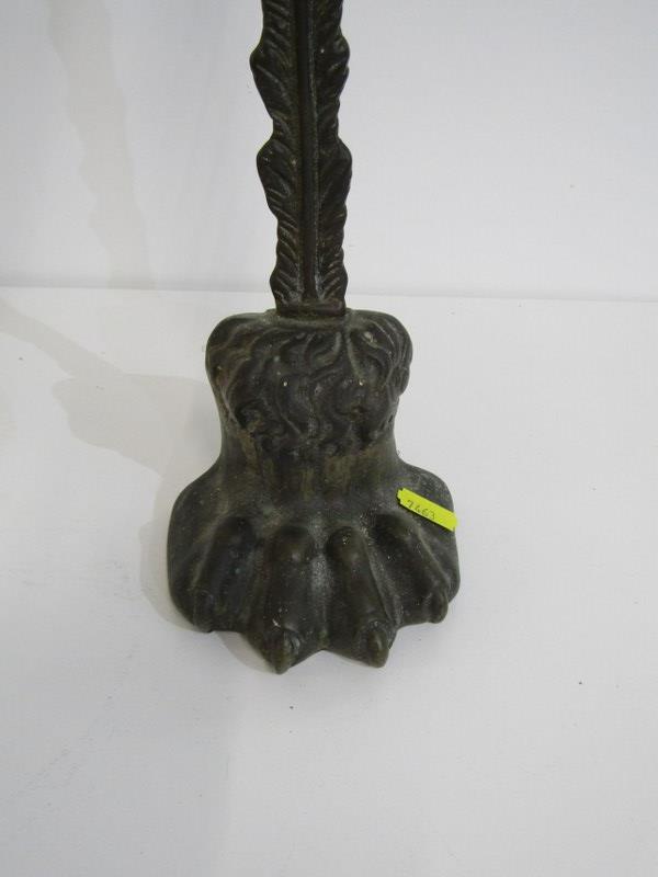 VICTORIAN DOOR STOP with weighted lion paw decorated foot and foliate engraved handle, 39cm height - Image 3 of 5