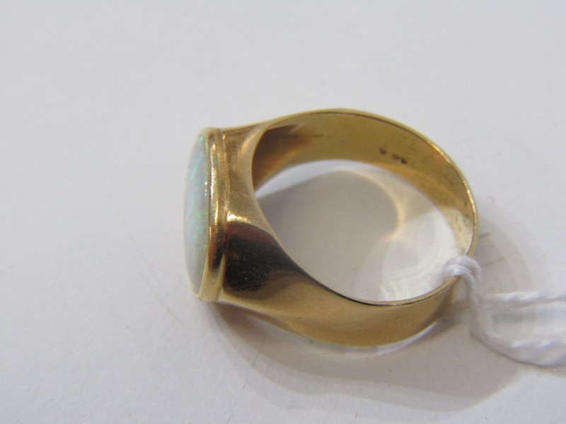 LARGE OPAL RING, 18ct heavy yellow gold ring set with cabochon style opal, ring size Q. 6.2 grams - Image 3 of 8