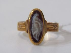 ANTIQUE GOLD HARD STONE RING, oval intaglio set in a yellow gold mount (tests as approximately 14ct)