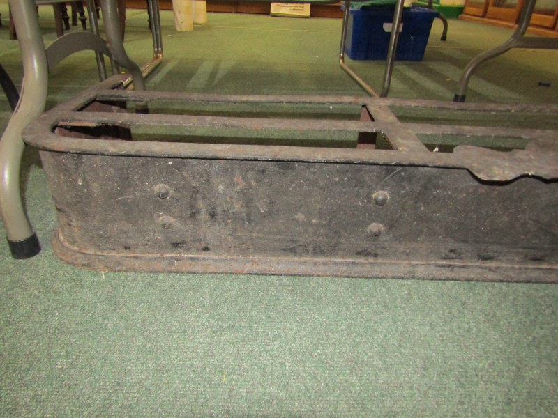 ANTIQUE METAL FIRE CURB, 136cm - Image 4 of 5