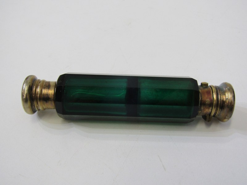 SCENT BOTTLES, 4 assorted glass scent bottles including an emerald glass double ended scent - Image 2 of 8