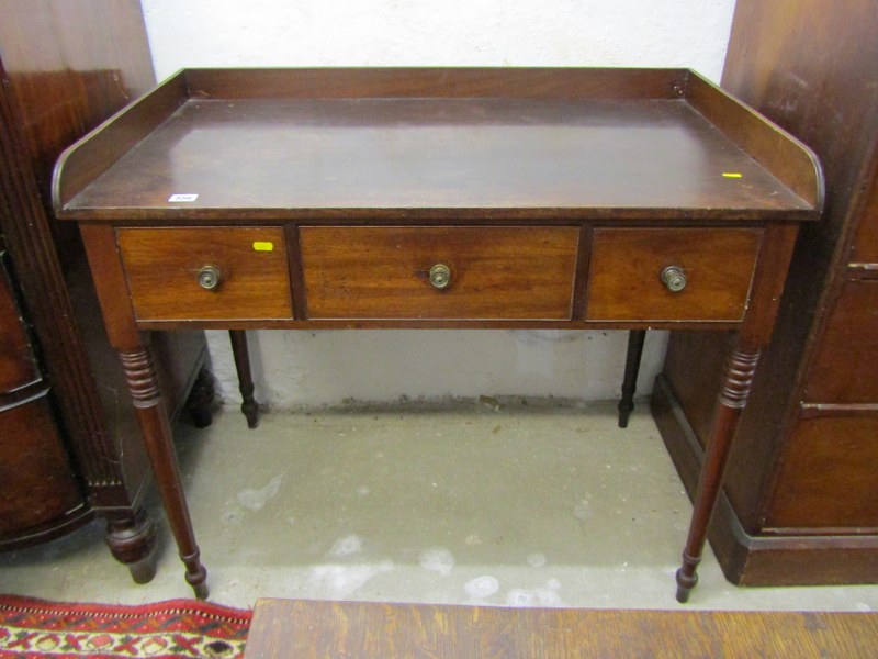 EARLY 19TH CENTURY MAHOGANY WASH STAND, fitted 3 drawers on turned supports, 94cm width