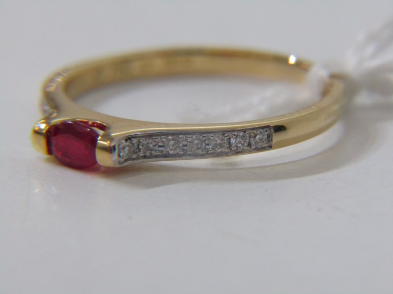 RUBY & DIAMOND RING, 18ct yellow gold ring set an oval ruby, with diamonds to the shoulders, size M - Image 2 of 3