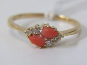DIAMOND & CORAL RING, 18ct yellow gold ring set 2 coral stones with 2 round brilliant cut