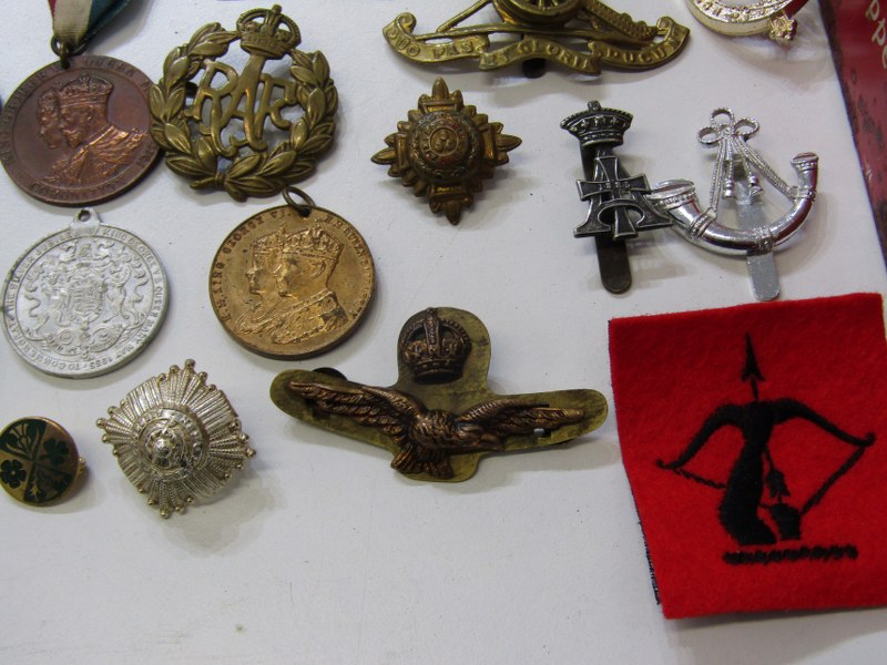 MILITARY BUTTONS & BADGES, tin of assorted military buttons and cap badges, WWI silver war badge, - Image 4 of 6