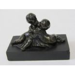 BRONZE PUTTI GROUP, bronze group of 2 putti kissing, on a rectangular form marble base, 12cm
