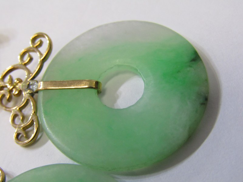 JADE & GOLD EARRINGS, pair of Chinese circular jade drop earrings, 18ct yellow gold mounts, approx - Image 6 of 9