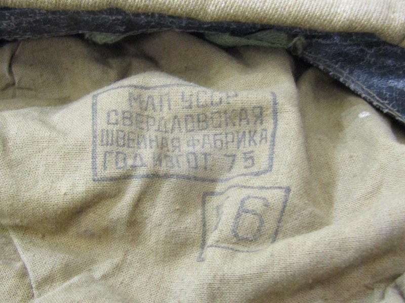 MILITARY ITEMS, Russian soldier's cap and belt, also 2 military flasks, 1 stamped Russia 1987 - Image 7 of 7