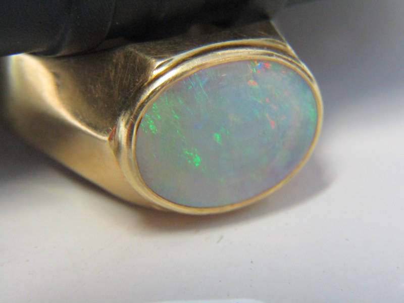 LARGE OPAL RING, 18ct heavy yellow gold ring set with cabochon style opal, ring size Q. 6.2 grams - Image 6 of 8