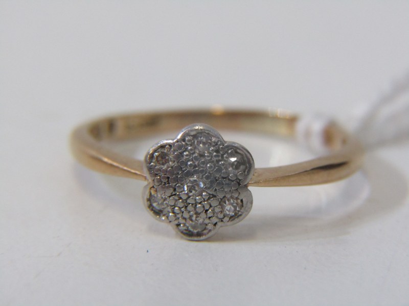 DIAMOND DAISY CLUSTER RING, 18ct yellow gold ring set with diamond daisy cluster, size O