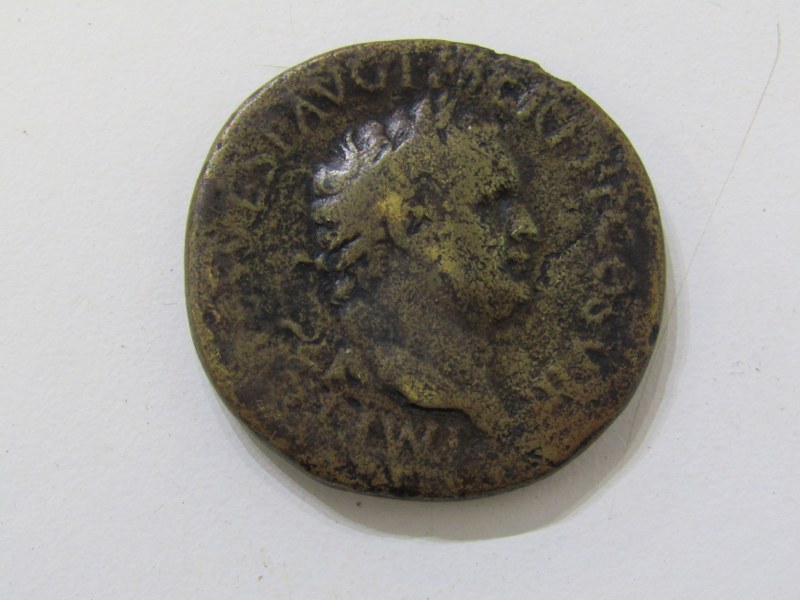 ROMAN ARTIFACTS, Roman weight, 6cm diameter together with a Roman coin - Image 4 of 5